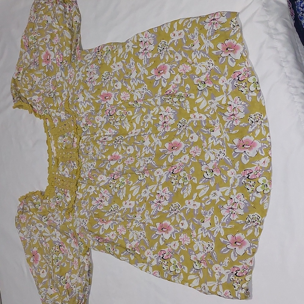 Solitaire Gold  Floral  Blouse With Gold Specks .Puffy Sleeves Boho Style.Size L